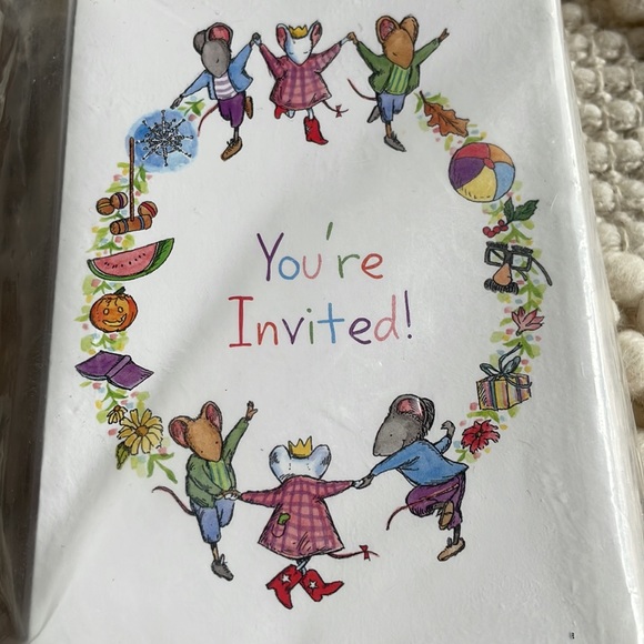 Peaceable Kingdom Press | 2 Sets of Lilly The Mouse Birthday Party Invitations - Picture 7 of 7